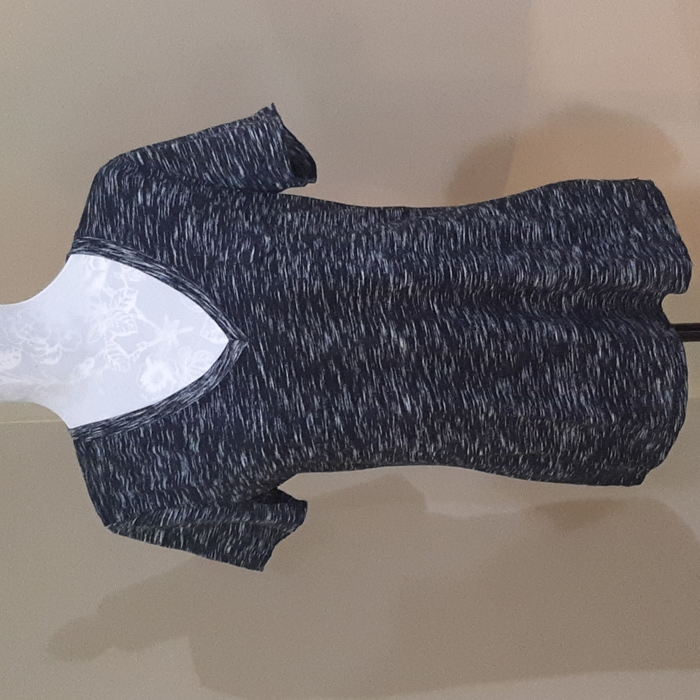 Gap medium athletic leisure black top